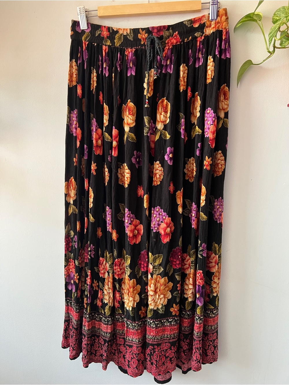 Papa Vintage Free Size Black Floral Maxi Skirt Floral